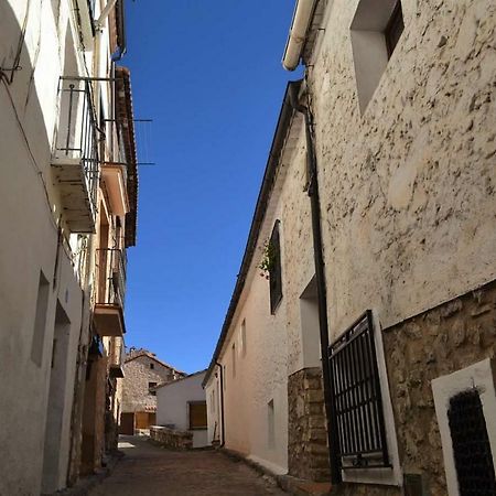 Hostal Restaurante San Millan オリウェラ・デル・トレメダル エクステリア 写真