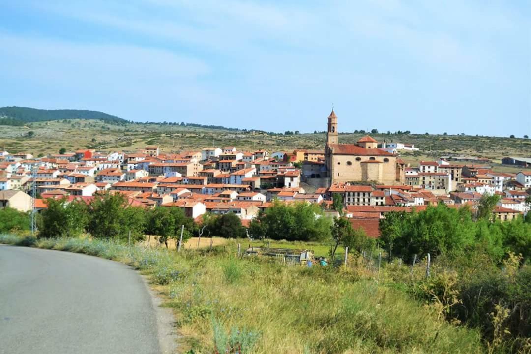 Hostal Restaurante San Millan オリウェラ・デル・トレメダル エクステリア 写真