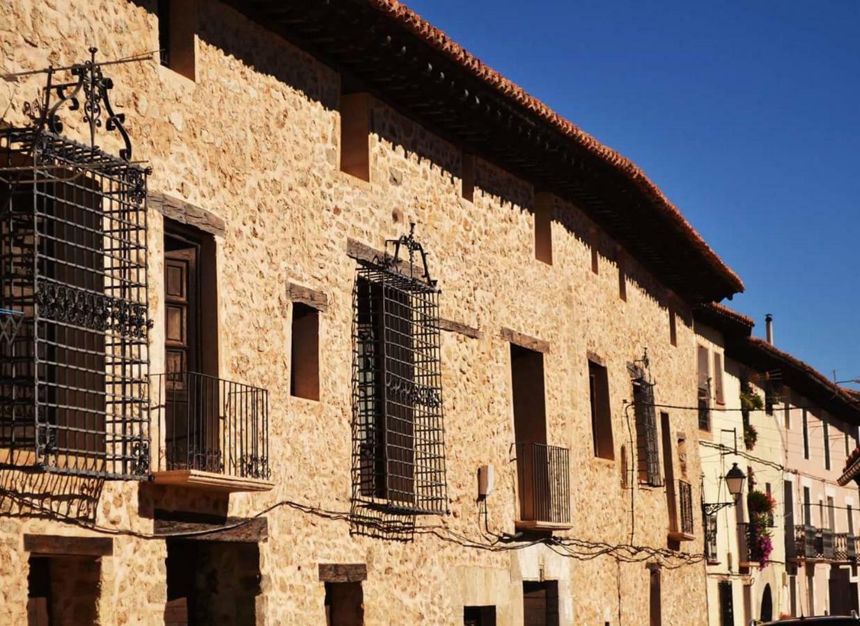 Hostal Restaurante San Millan オリウェラ・デル・トレメダル エクステリア 写真