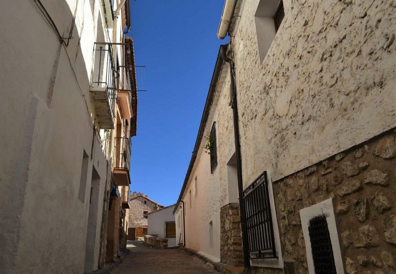 Hostal Restaurante San Millan オリウェラ・デル・トレメダル エクステリア 写真